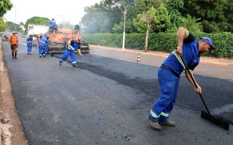 População e comerciantes elogiam asfalto novo da avenida Jacinto Sá
