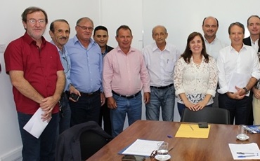 Prefeita de Ribeirão do Sul Eliana Rorato participa de reunião com o chefe da casa civil Edson Apare